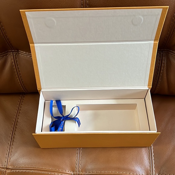 Louis Vuitton Box . Adorable home accent - Picture 3 of 3